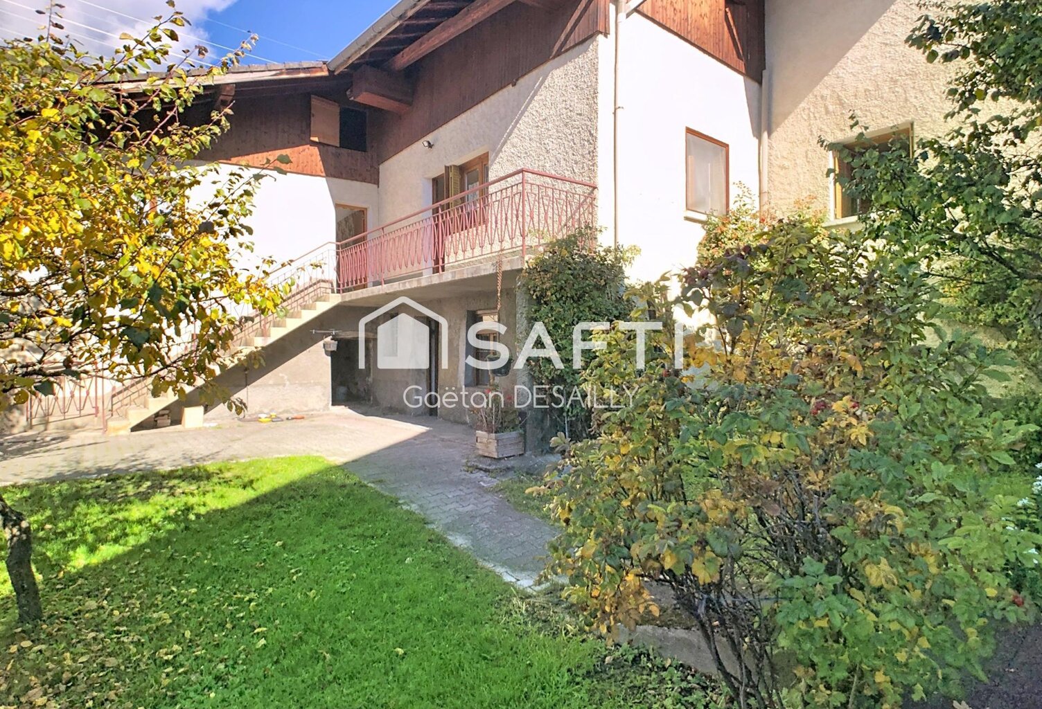 Maison avec terrain, box et potentiel — photo 1