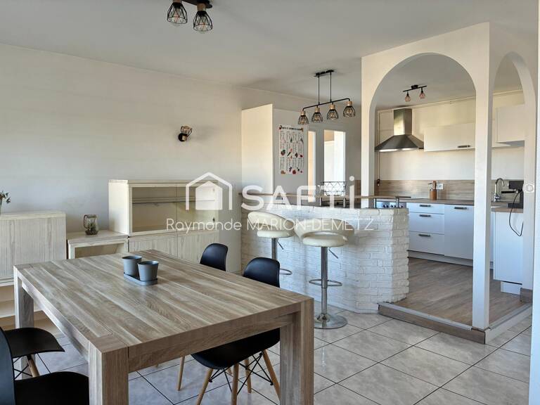 Pied à terre pour les vacances, résidence principale ou investissement, cet appartement situé dans un secteur recherché proche de toutes commodités, à quelques minutes à pied du lac est tout simplement idéal ! — photo 1