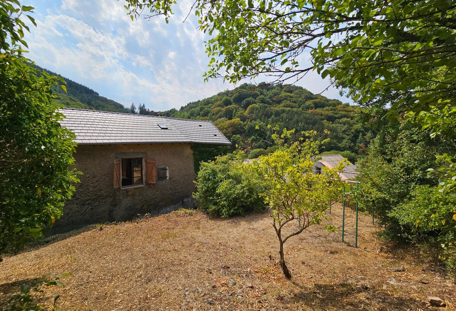 Maison de village avec garage, atelier, jardin — photo 1