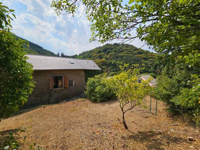 Maison de village avec garage, atelier, jardin — photo du bien