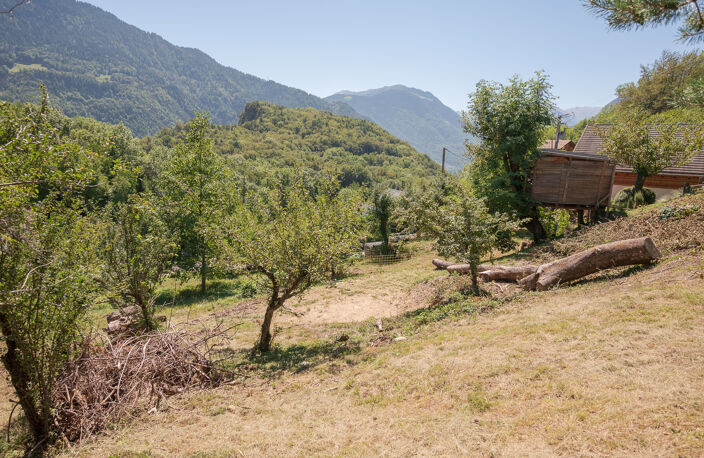 HAUTECOUR – TERRAIN CONSTRUCTIBLE AVEC VUE SUR LES MONTAGNES — photo 3