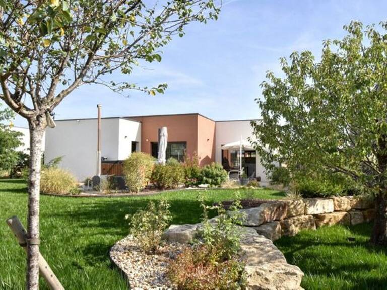 BELLE VILLA CONTEMPORAINE  EN CÔTE CHALONNAISE — photo 1