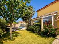 VILLA 100 M² avec jardin fleuri et piscine dans quartier calme — photo 2
