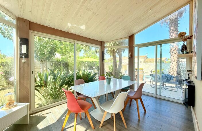 VILLA 100 M² avec jardin fleuri et piscine dans quartier calme — photo 3