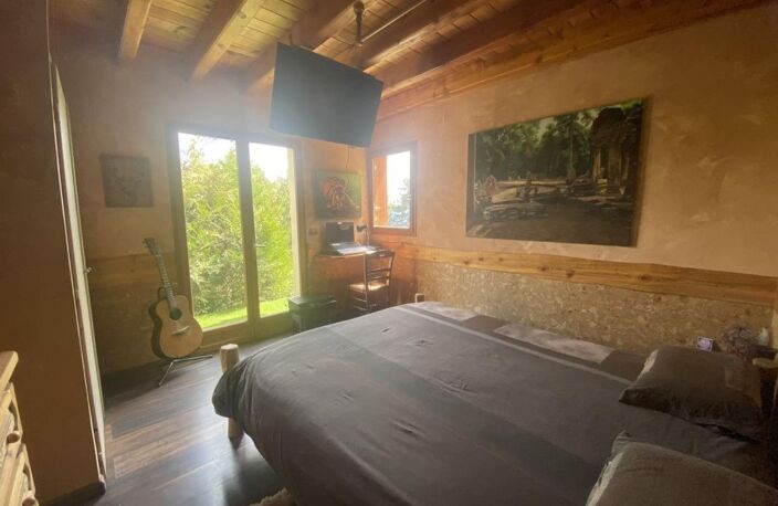 Venez découvrir ce magnifique chalet de 146m2 dans un cadre de rève. — photo 4