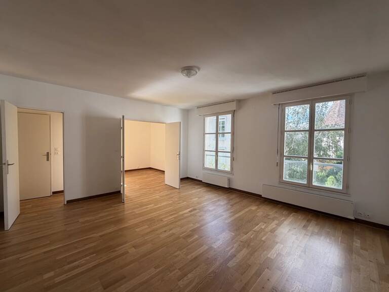 A LOUER - APPARTEMENT DE 5 PIECES AVEC DOUBLE GARAGE - CENTRE VILLE DE CHARTRES — photo 1