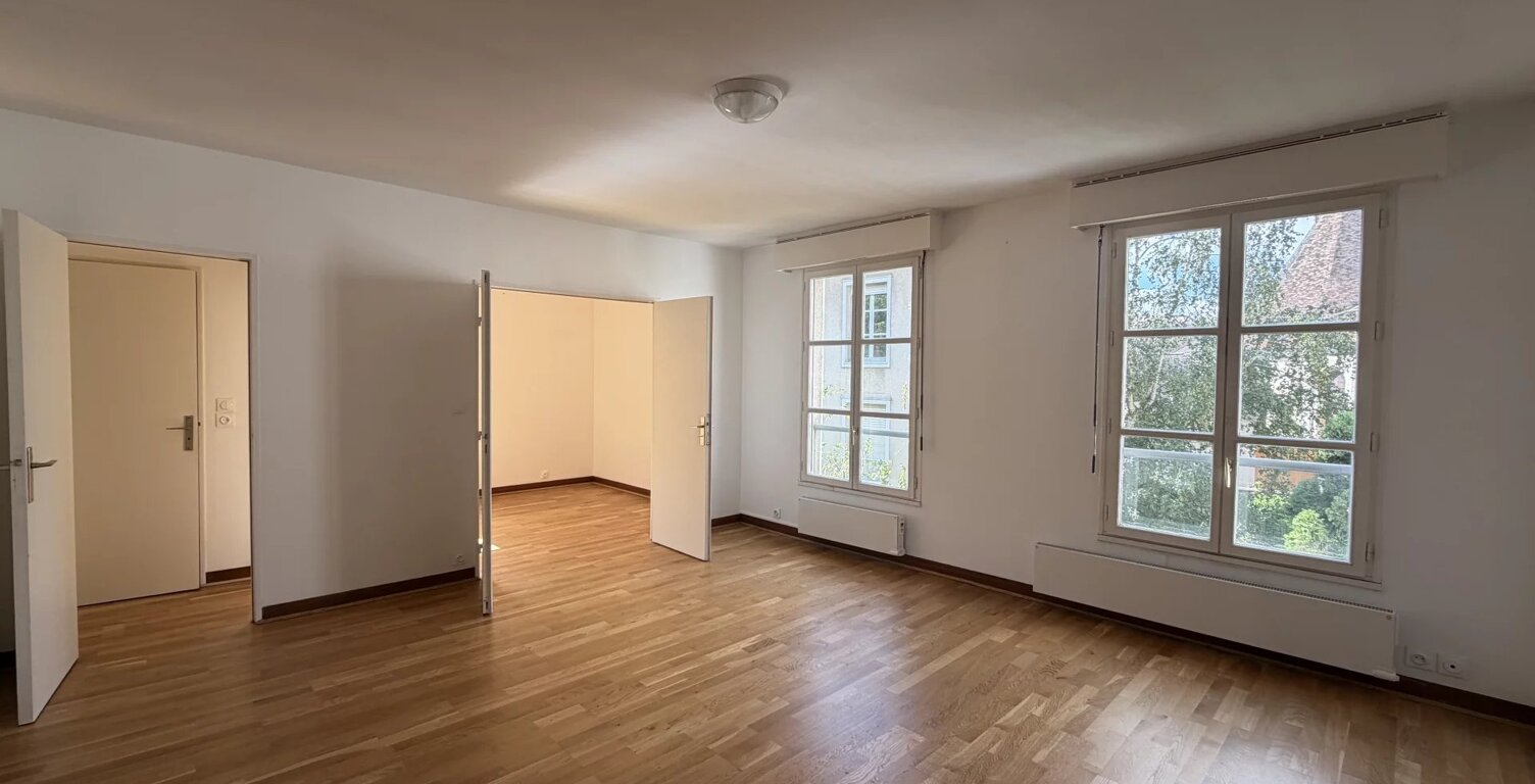 A LOUER - APPARTEMENT DE 5 PIECES AVEC DOUBLE GARAGE - CENTRE VILLE DE CHARTRES — photo 1