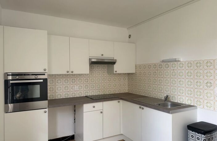 A LOUER - APPARTEMENT DE 5 PIECES AVEC DOUBLE GARAGE - CENTRE VILLE DE CHARTRES — photo 2