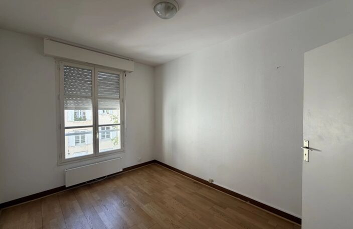 A LOUER - APPARTEMENT DE 5 PIECES AVEC DOUBLE GARAGE - CENTRE VILLE DE CHARTRES — photo 4