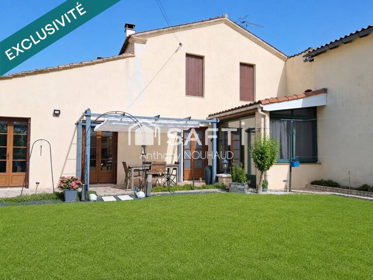 Maison bien située, propre et deux garages. — photo 1