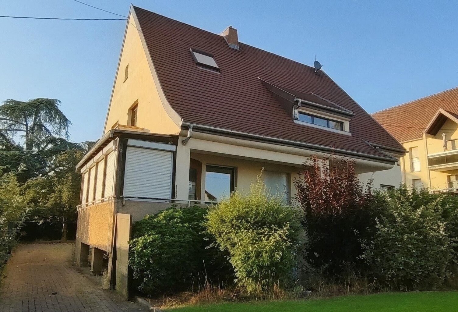 Immeuble local commercial (ancienne clinique vétérinaire) et logement spacieux — photo 1