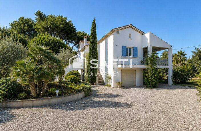 BIEN À L'ESPRIT FAMILIAL ET ESTIVAL PROPRIÉTÉ DE CHARME, ÉCRIN DE VERDURE & PISCINE - CALME ABSOLU — photo 3