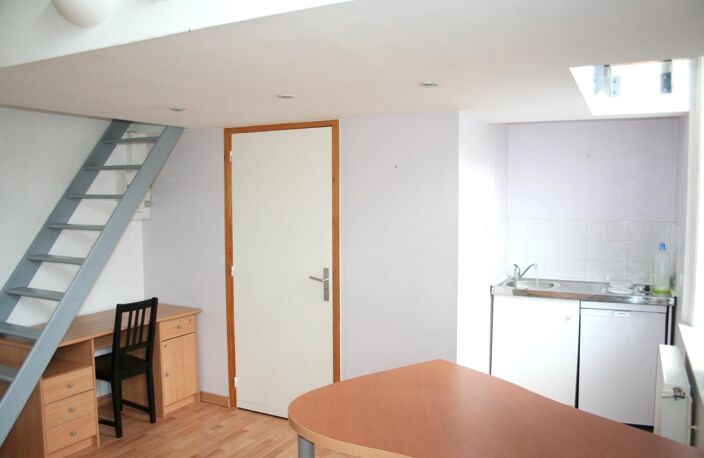studio lumineux avec mezzanine — photo 3