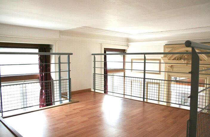 studio lumineux avec mezzanine — photo 4