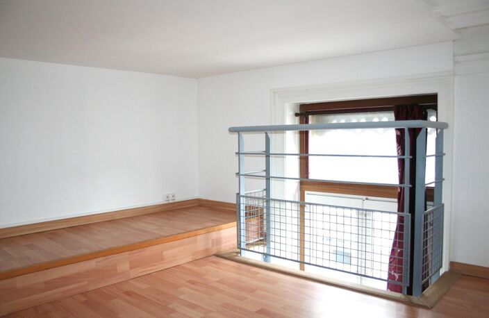 studio lumineux avec mezzanine — photo 5