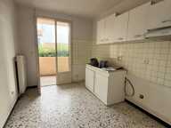 Nîmes centre, quartier Marronniers, T4 au 1er av. ascenseur, 85m2, 3 chs, terrasse, balcon & parking — photo 2