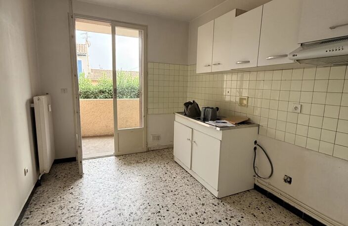 Nîmes centre, quartier Marronniers, T4 au 1er av. ascenseur, 85m2, 3 chs, terrasse, balcon & parking — photo 2