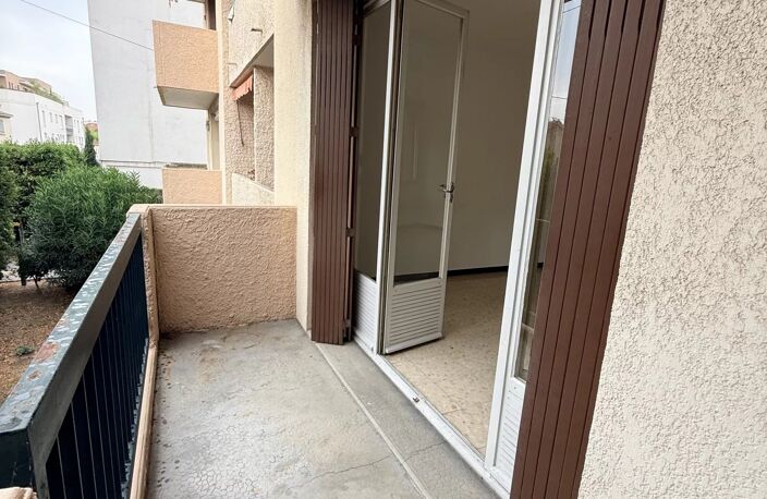 Nîmes centre, quartier Marronniers, T4 au 1er av. ascenseur, 85m2, 3 chs, terrasse, balcon & parking — photo 3