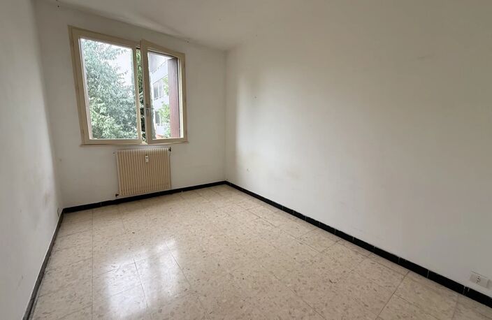 Nîmes centre, quartier Marronniers, T4 au 1er av. ascenseur, 85m2, 3 chs, terrasse, balcon & parking — photo 4