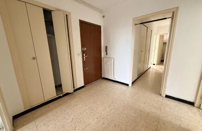Nîmes centre, quartier Marronniers, T4 au 1er av. ascenseur, 85m2, 3 chs, terrasse, balcon & parking — photo 5