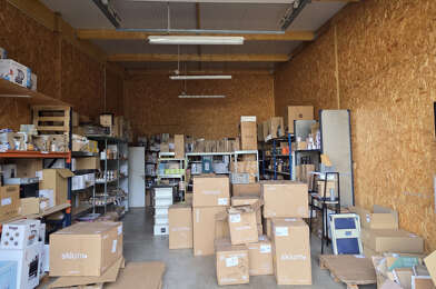 Commerce  325200 €