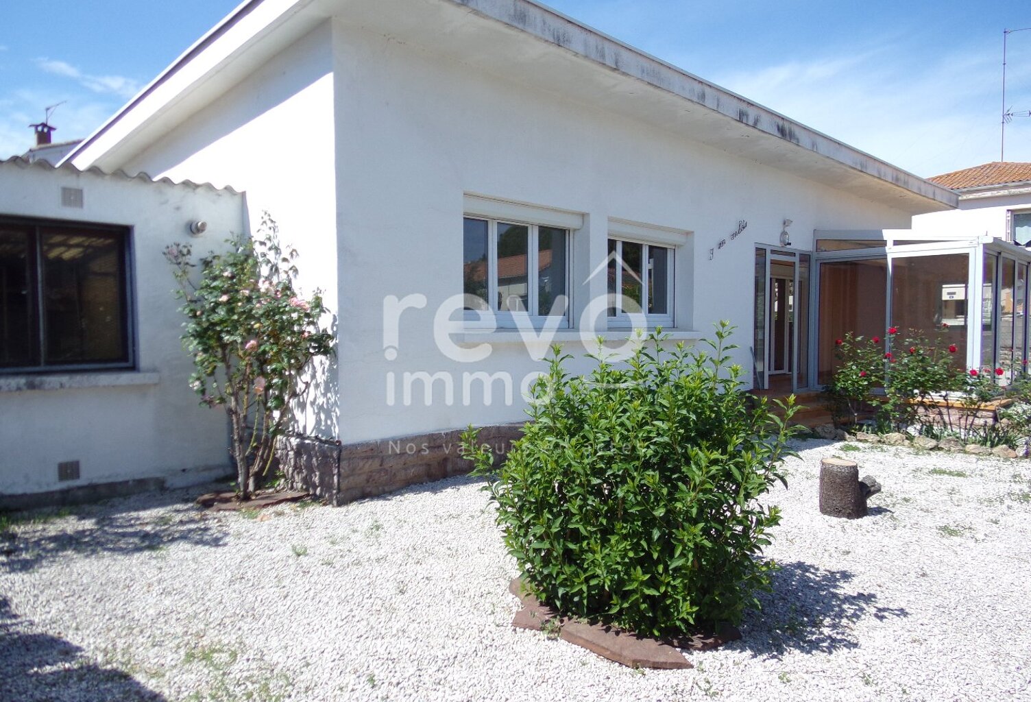 Villa — photo 1