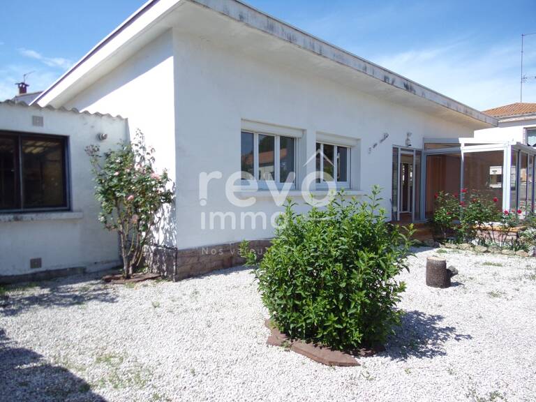 Villa — photo 1