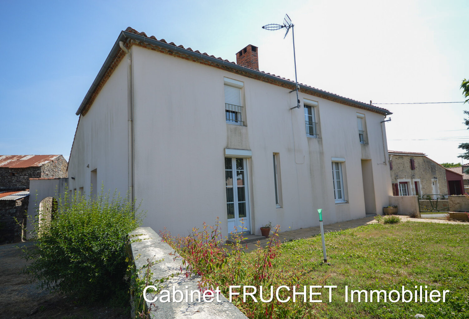 MOUCHAMPS - Jolie maison de campagne avec terrain et dépenda — photo 1