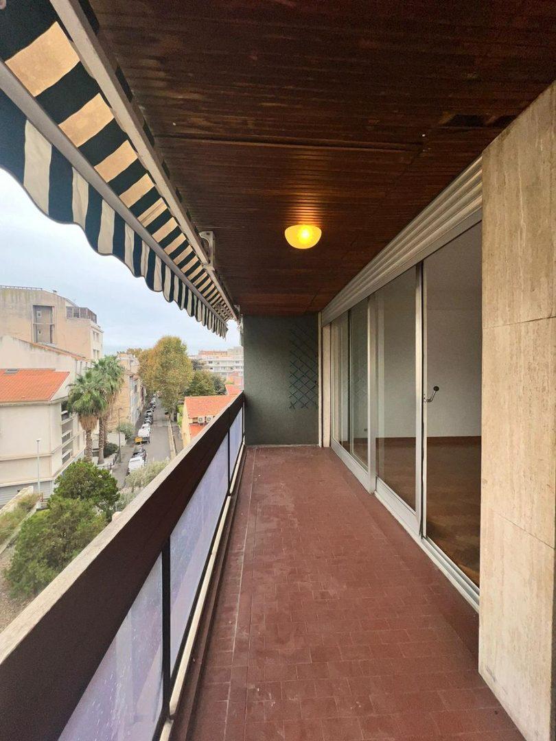 Appartement  T3 à louer Marseille 8eme 13008