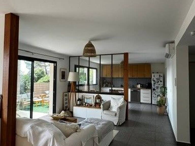Villa — photo 1