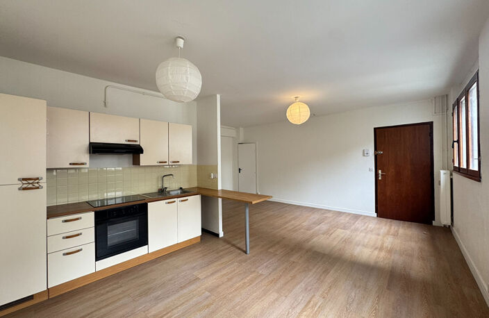 Appartement Reims T1BIS de 35.81 m2 - HOTEL DE VILLE — photo 2