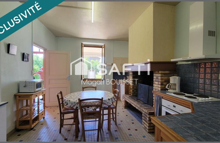 Maison T6 de 172m², cinq chambres dont une en rez-de-chaussée et sa salle d'eau. Une grange attenante et grenier, jardin et terrasse. — photo 4
