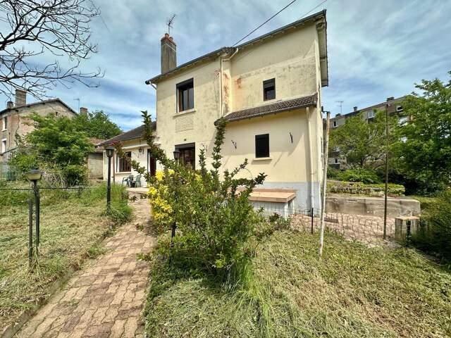 Maison individuelle avec 3 chambres, à rénover — photo du bien