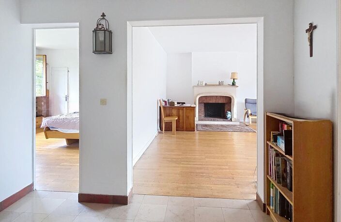 APPARTEMENT FAMILIAL-126 M2 A PROXIMITE DE LA GARE — photo 4