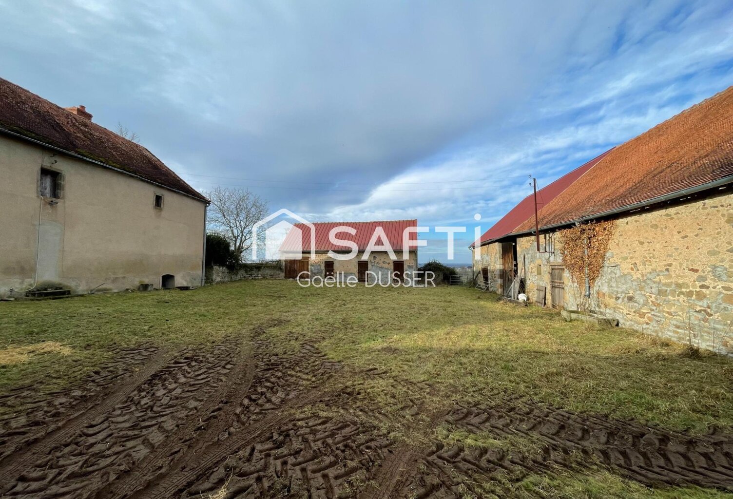 Dépendances en pierres sur un terrain de 4 ha — photo 1
