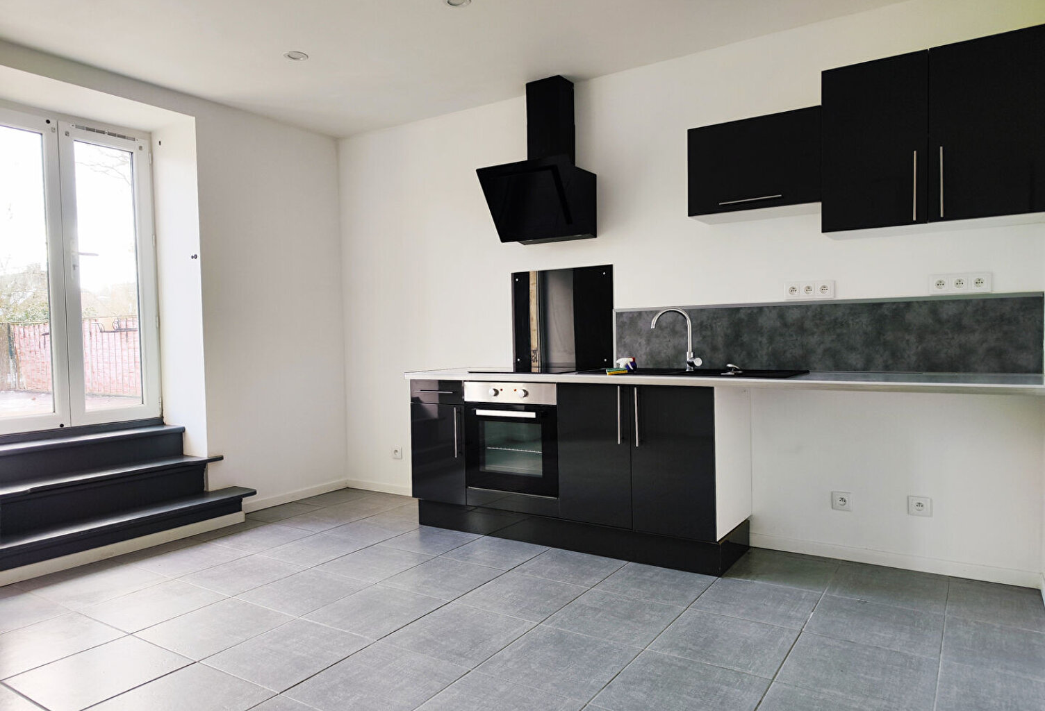 Appartement Laissac Séverac L Eglise 2 pièce(s) MEUBLE 37.30 m² - Grande terrasse — photo 1