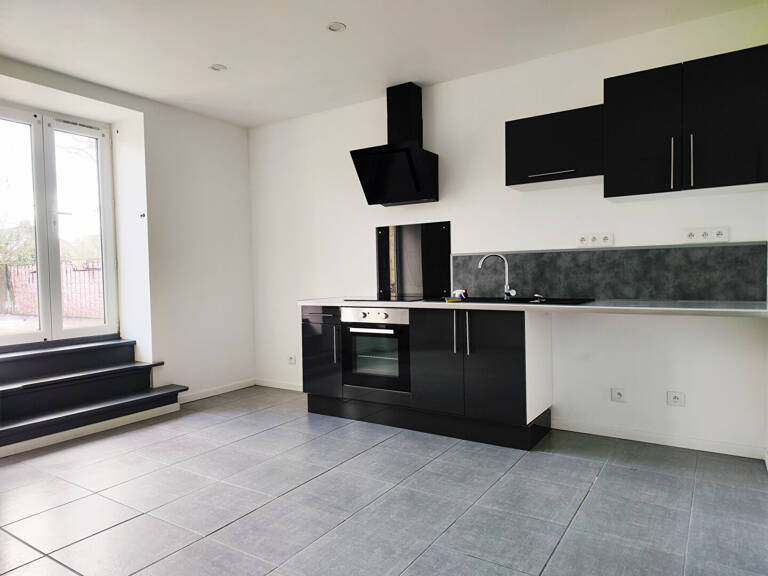 Appartement Laissac Séverac L Eglise 2 pièce(s) MEUBLE 37.30 m² - Grande terrasse — photo 1
