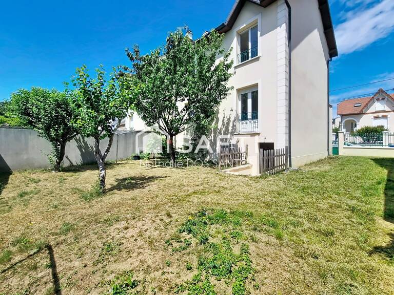 Maison familiale - beaux volumes - Combles aménageables et sous sol total — photo 1