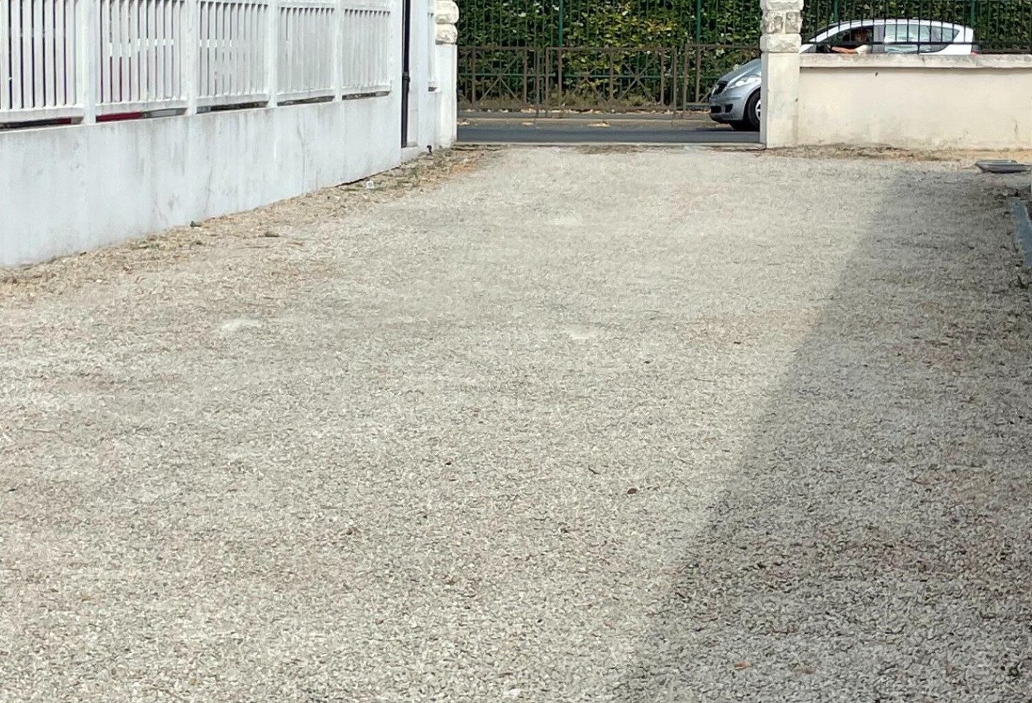 TERRAIN CONSTRUCTIBLE de 340 m² A VILLENEUVE-LE-ROI — photo 1