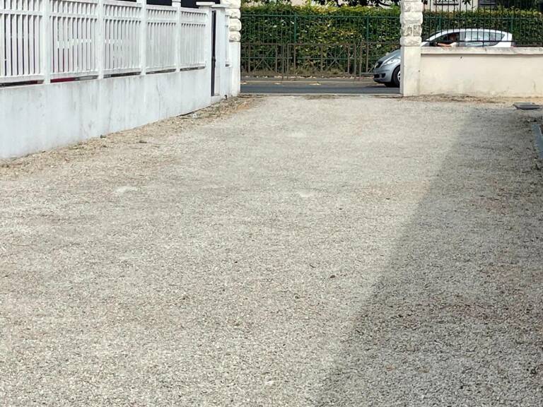 TERRAIN CONSTRUCTIBLE de 340 m² A VILLENEUVE-LE-ROI — photo 1