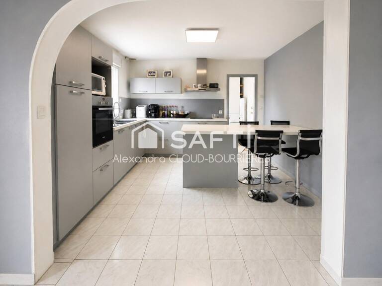 Maison 4 chambres sur 10517 m2 de terrain — photo 1