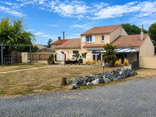Maison 4 chambres sur 10517 m2 de terrain — photo du bien