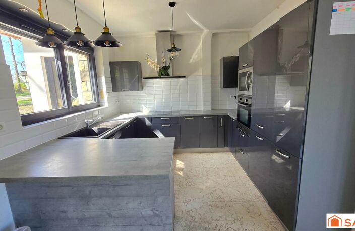 Maison rénovée avec volumes, dépendances et cadre nature — photo 3