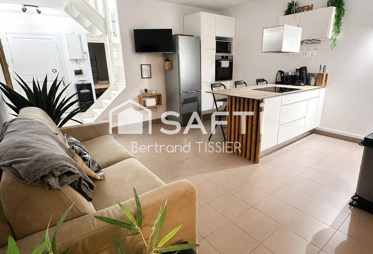 Appartement , 3  chambres rénové et meublé avec piscine — photo 1