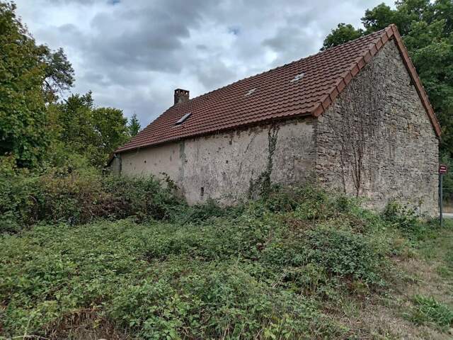Cette propriété a raffraichir est ideale pour ceux qui recherchent le calme — photo du bien