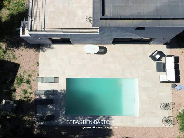 Villa contemporaine T5 de 135m2 avec piscine — photo du bien