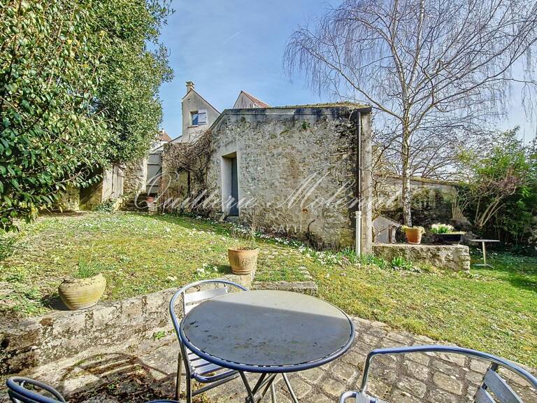 Grande maison de village avec jardin clos — photo 1
