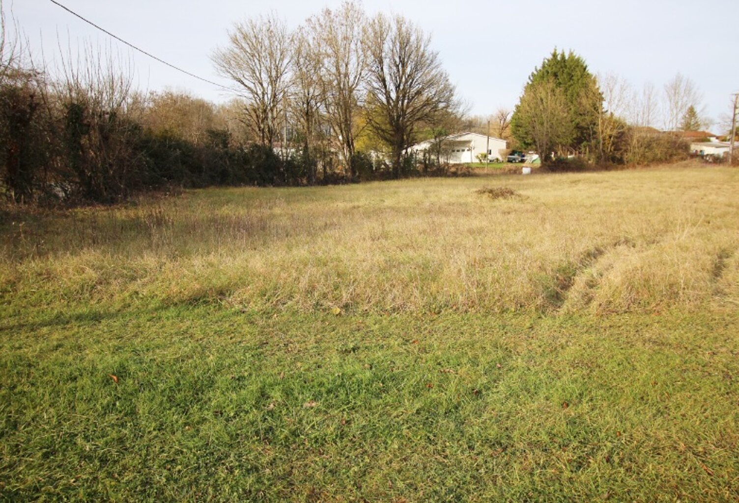 Terrain à bâtir de 1230m2, borné — photo 1