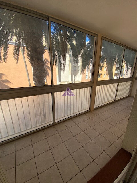 Appartement  T2 à louer Hyères 83400