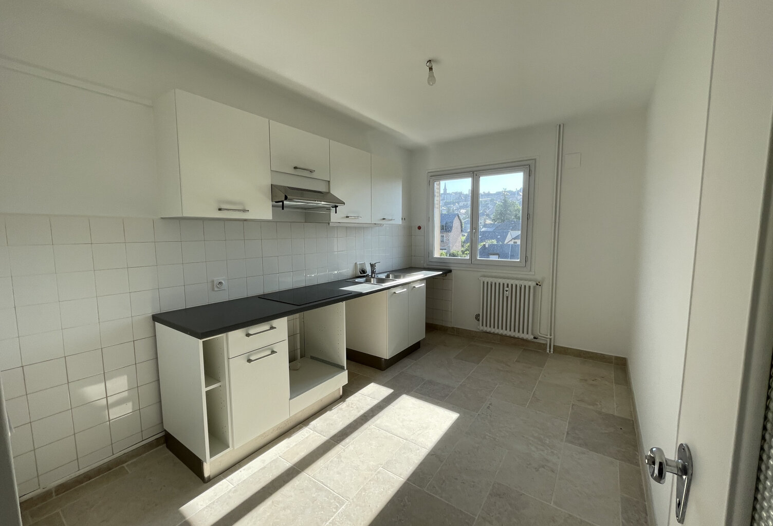 RODEZ - T4 : 765 € CHARGES COMPRISES : EAU + CHAUFFAGE — photo 1